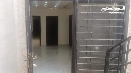  3 شقة أرضية للبيع