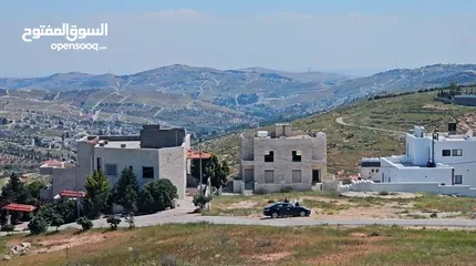  7 أرض  سكنية  مطلة  للبيع  في أم رمانة - 900 م عن شارع الأردن بإطلالة مميزة