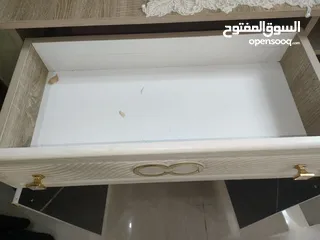  24 طاولة شاشة +خزانة أحذية +طاولة مجلس+اربع قطع جانبية