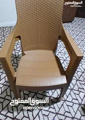  1 كراسي بحال الوكاله للبيع لون بني بسعر مناسب جداً