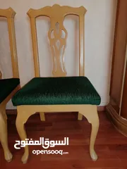  3 طاولة لون عنابي مع 4 كراسي خشب تفصيل