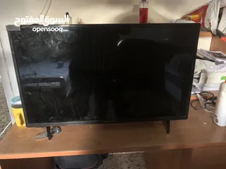  1 شاشة تلفزيون lcd 32 مع كامل اغراضها