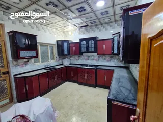  2 مجمع طبي متكامل و صيدلية للايجار على الشارع العام بمحافظة البصرة