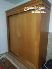  2 خزانة بحالة ممتازة خشب زان ولاتيه