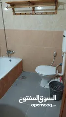  3 شقه مقابل الاكاديميه واسعه. مطله  سكن طالبات  180م2  بسعر مناسب