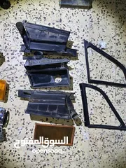  24 كراسي فولفو 240 و بخاخ مواسير و زجاج و قطع اخرى كثيره للبيع المستعجل