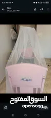  2 تخت بيبي خشب  بفتح من جهة الام