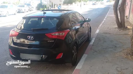  3 هيونداي i30 سنة 2011 اوتوماتيك مع فتحة.  لقطه