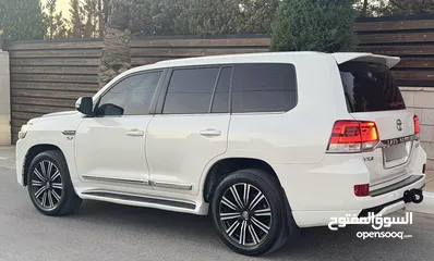  23 Toyota Land Cruiser 2016 Gx-r 5700CC V8 بحالة الوكالة الفحص: 7 جيد بدون ملاحظات