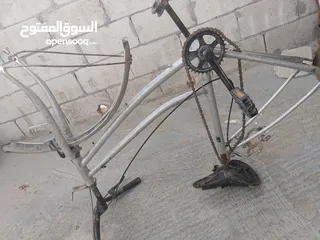 11 سلام عليكم في معي بسكليت مستعمل للبيع المستعجل نمره 26 شغاله ميه الميه