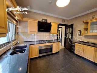  7 شقة ارضية للبيع في عبدون بمساحة بناء 240م
