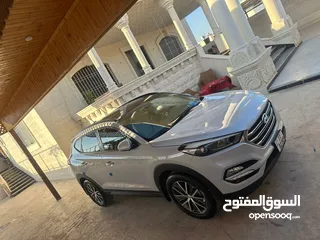  1 هونداي توسان وارد الشركة الردنيه فل كامل بنوراما مالك واحد من الوكالة