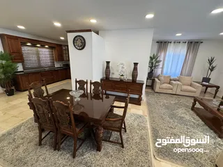  14 شقة مع روف 4 غرف فندقية مفروشة ملوكي للإيجار    السعر لليوم •اقل مدة اسبوع•
