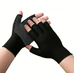  2 GRIP GLOVES FOR ALL SPORTS