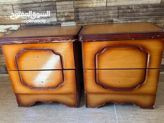  2 خزانه خشب مع روسيات عدد 2 مع تسريحه 6ظرفات الخشب لاتيه 18