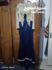  5 فستان سهرة كحلي ودهبي طويل