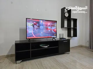  9 طاولة تلفزيون مع رفوف ديكور خشب ثقيل