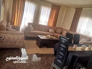  8 بيت للبيع مستقل على ارض مساحة نص دنم مساحة البيت 180متر مكون من 3غرف نوم وصالون ضيوف وصالة معيشة وحم