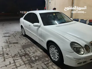  16 سيارة مرسيدس بنز بيضاء اللون داخل جلد ازرق موديل 2004