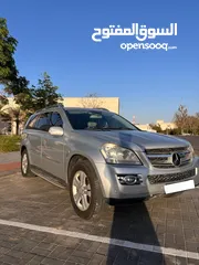  2 Mercedes Benz GL460