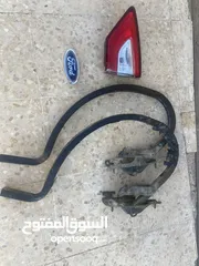  1 شعار فورد خلفي + حمالات صندوق خلفي + عاكسة مكسور طرفها (جميعهم بـ 10 دنانير)