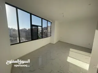  3 مكتب للبيع بمنطقة حيوية