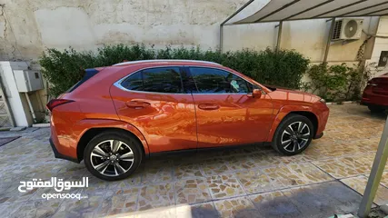  7 لكزس ux 250 f sport  هايبرد محرك 2500  موديل 2024 بغداد