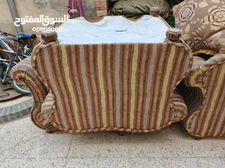  19 كنب كلاسيك للبيع من اربع قطع مناسب لصالون ومناسب غرفة جلوس ومناسب لغرفه ضيوف خشب اوزان ابيض