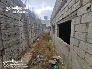 4 منزل قيد الانشاء مع مستودعات جاهزات