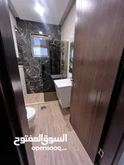  3 للبيع في خلدا شقة ارضيه 200 م مع ترس امامي وترس خلفي لم تسكن بسعر مناسب