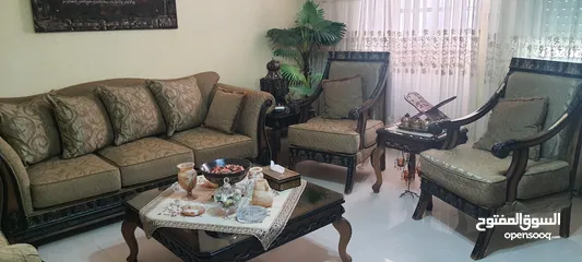  1 غرفة ضيوف مع طاول وسط للبييييييييع