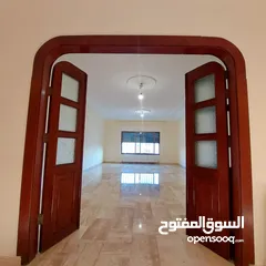  1 شقة مع روف للبيع بخلدا مساحة 200م.