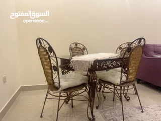  4 سفره وأربع كراسي بحاله ممتازه