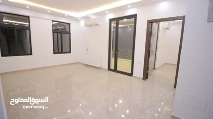  15 فيلا للبيع في طريق المطار  بتشطيبات فندقية قرب جامعة الشرق الأوسط