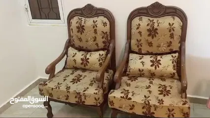  12 كنب ضيوف تفصيل خشب زان مستعمل بحالة شبه جديدة خامة ممتازة وتصميم فخم - مريح وألوان جميلة  - لا يفوتك