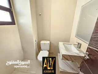  4 *A*فيلا كرنر واجهة من الحجر  5 غرف بسعر منافس