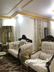  1 طقم كنب ملوكي 9 مقاعد فخم ومرتب وتقيل بحاله ممتازه
