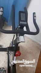  11 دارجه تمارين ثابته (spinning bike)مخصصة للتمارين الرياضية المنزلية. شبه جديده ونظيفة..