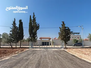  8 مشروع ريف كومباوند في ام العمد قرب طريق المطار جسر مادبا، قطع اراضي داخل التنظيم سكن ريفي منطقة فلل