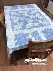  1 طاولة سفره مع خمس كراسي