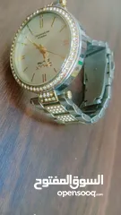  2 ساعة اومكس(Omax) ستاتي ( نسائية)  الساعه ثقيله ومرتبه والها قيمه