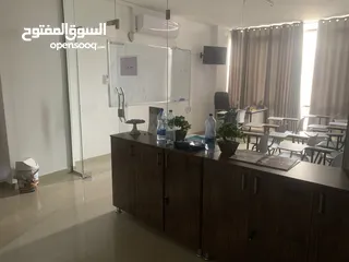  1 مركز للإيجار في قلب رام الله! موقع حيوي داخل عمارة جديدة، يتميّز المركز بمساحة واسعة جدًا وتجهيز