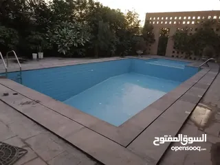  11 ترميم وإنشاء المسابح