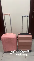  1 شنط سفر بحالة ممتازة استخدام مره وحده ، اللون وردي + قولد وردي السعر 500 / فقط في الرياض لا اشحن