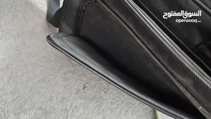  2 شنطة ثقيلة قماش وليس نايلون ومرتبة وكويسه وانيقة للبيع