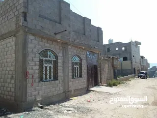  1 بيت جديد معمده في السجل جوار بيت  عبدربه منصور الستين الغربي ثلاث لبن ونصف حر دور وبدروم .