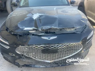  6 جينسس حادث خفيف فقط بنيد مبدل اصلي سياره جديده زيرو