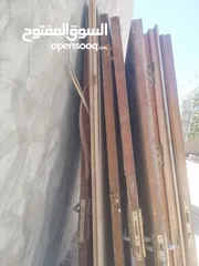  2 أبواب خشبية مستعملة للبيع