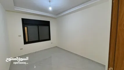  3 شقة طابق ثاني للبيع في شارع الجامعة الاردنية من المالك مباشرة