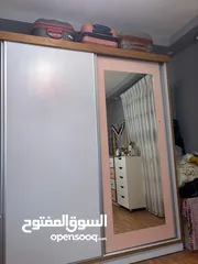  1 خزانة ثنائية و خزانة أحذية و مراية مع ادراج للبيع بحالة جيدة كلهم أو كل قطعة لحالهم قابل للتفواض